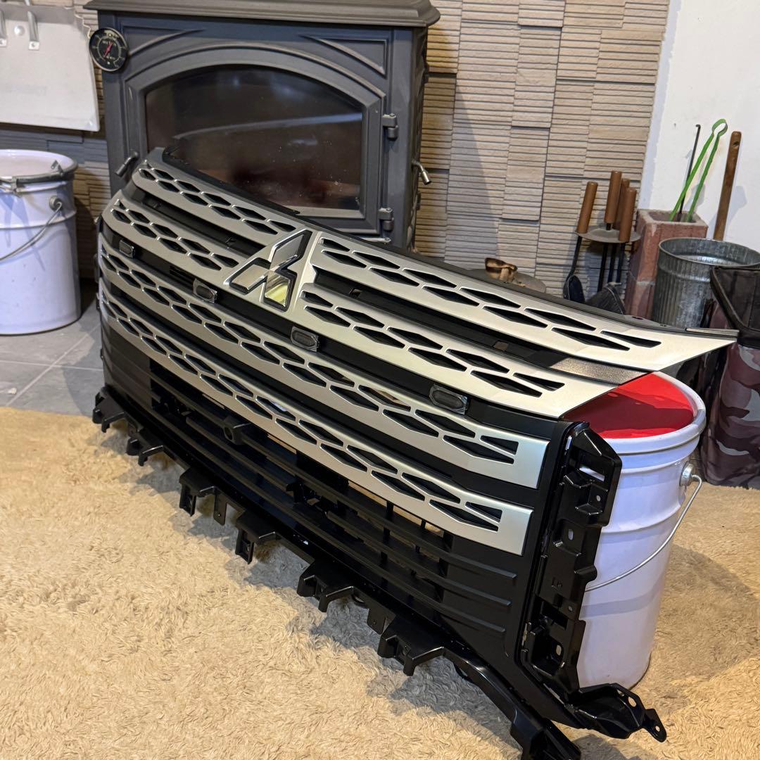 現行中期 デリカD5 （下グリル用）グリルマーカー ACC・スモール分岐