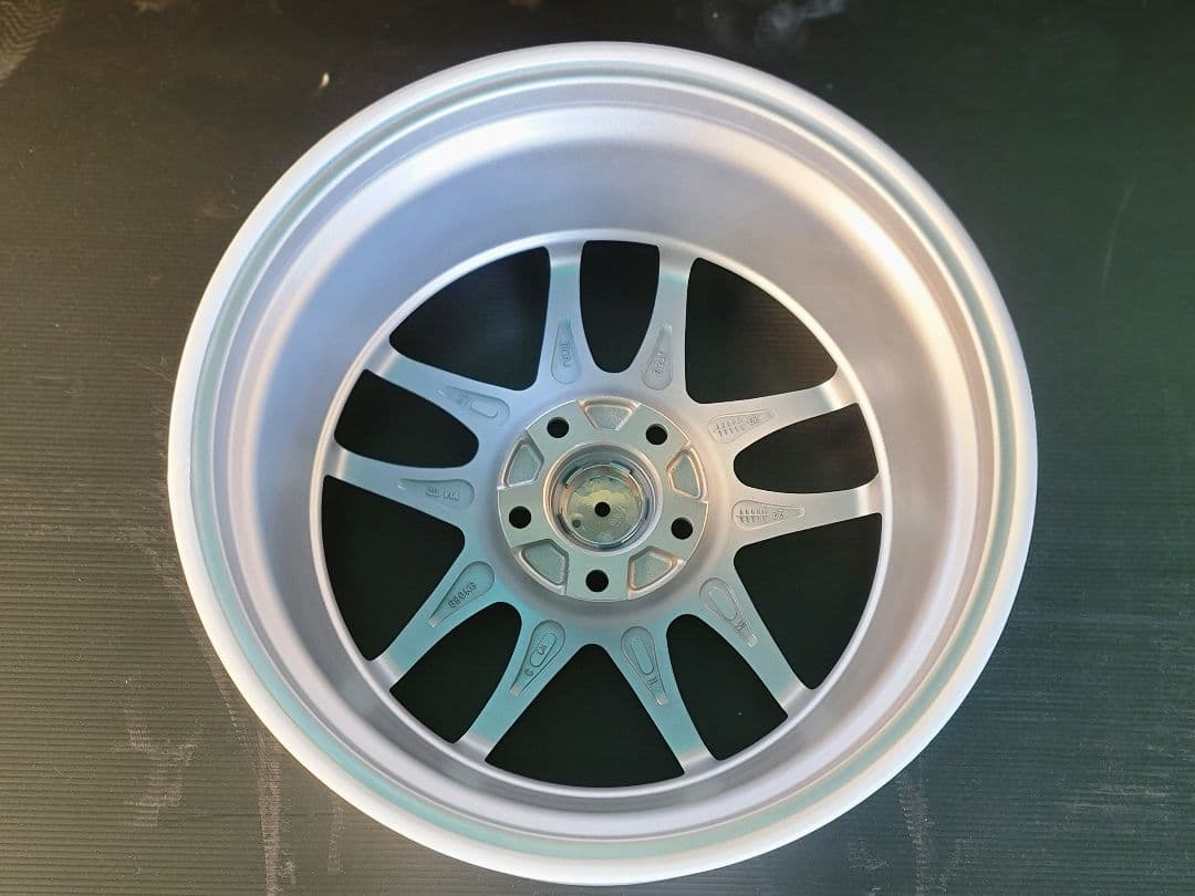 18インチ 新品ホイール 18x9J2本、18x10J2本 4本セット - メルカリ