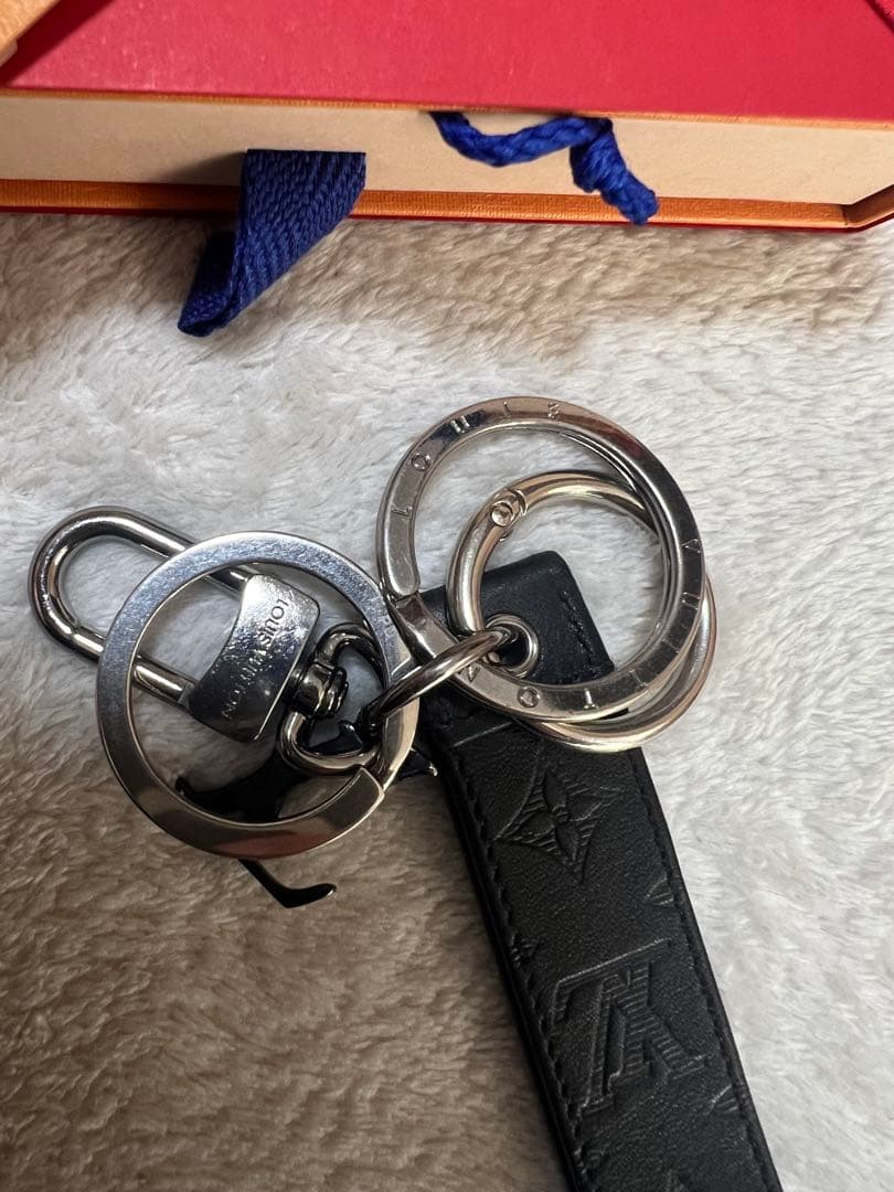 LOUIS VUITTON ブラックレザーキーリングの通販はau PAY マーケット