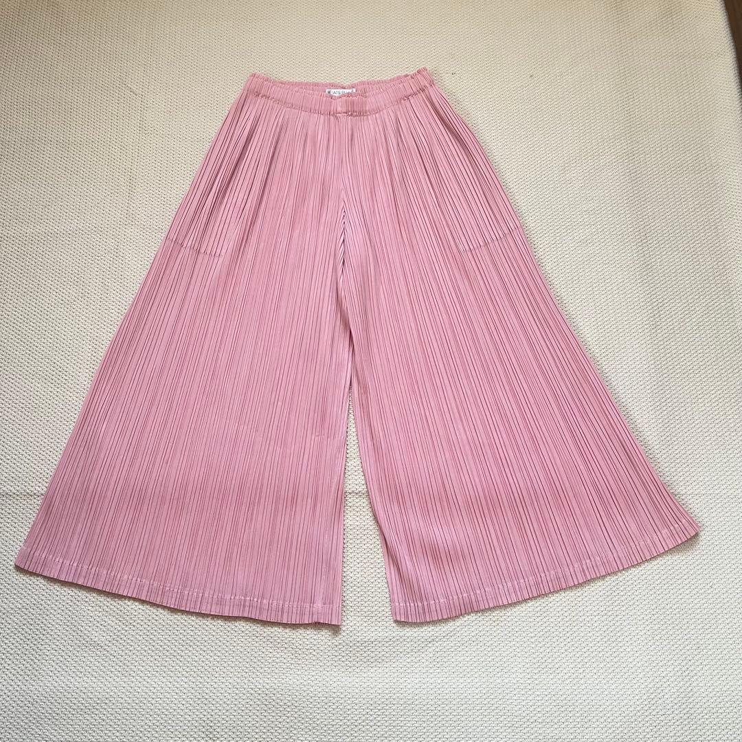 PLEATSPLEASE イッセイミヤケ フレアーワイドパンツ ピンク 2 - メルカリ