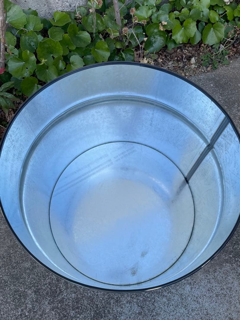 ドラム缶 半切り プランター 下半分 - メルカリ