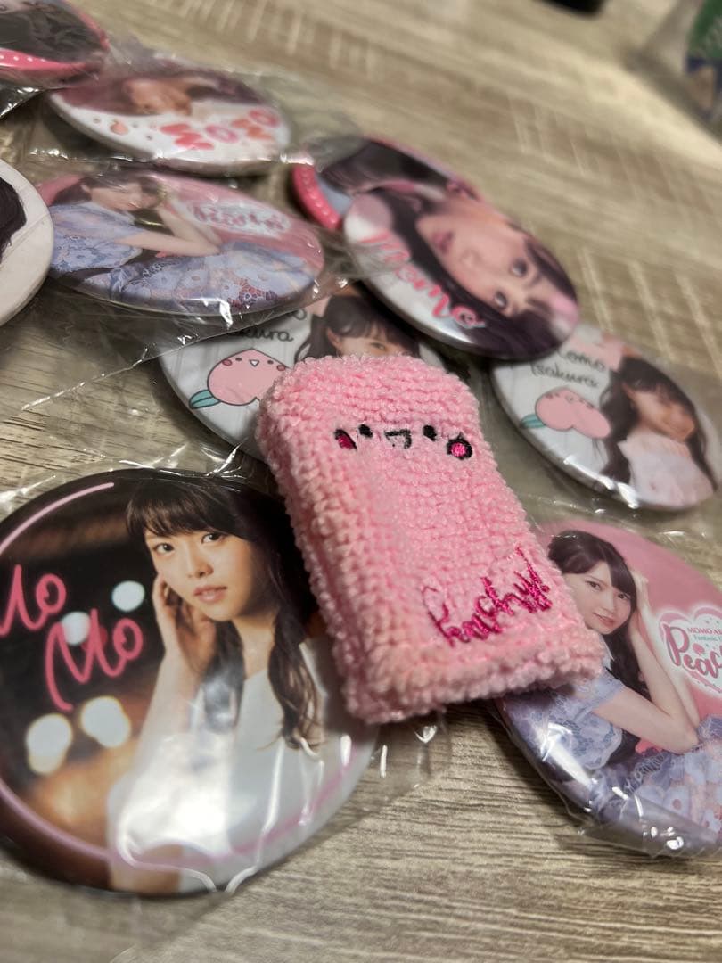 麻倉もも 缶バッジ+リストバンドセット peachy - メルカリ