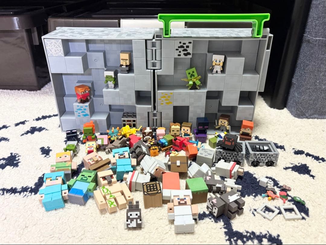 Minecraftマインクラフト マイクラ フィギュア まとめ売り 収納ケース Store up to 32 Minecraft figures! Minifigure Collecting Case