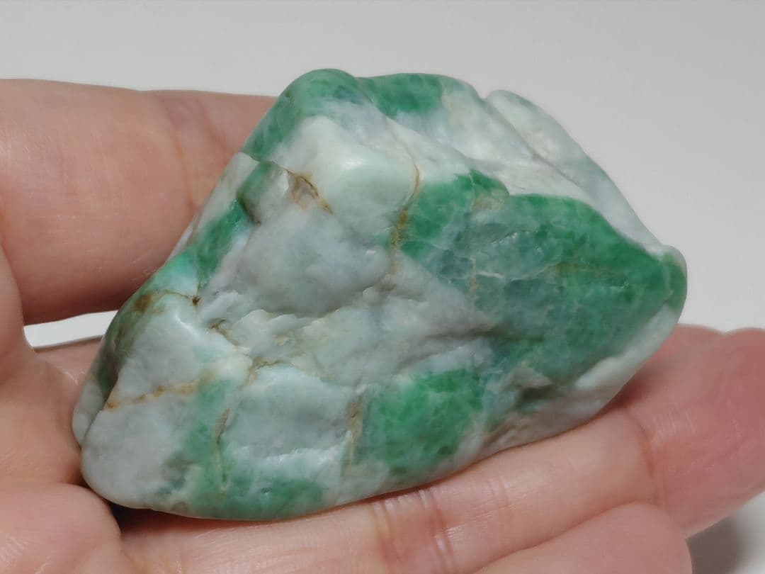 鮮緑 82g 翡翠 ヒスイ 原石 鑑賞石 自然石 誕生石 鉱物 鉱石 水石 Amazon.co.jp: 鮮緑 181g 翡翠 原石 ヒスイ 鉱物 鑑賞石 糸魚川 水石