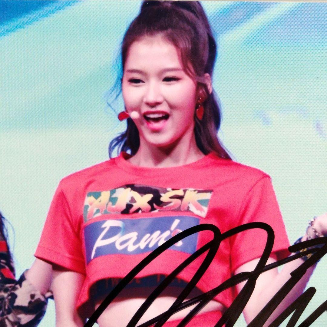 セール中…サナ直筆サイン入り2Lサイズ写真…SANA…TWICE… - メルカリ