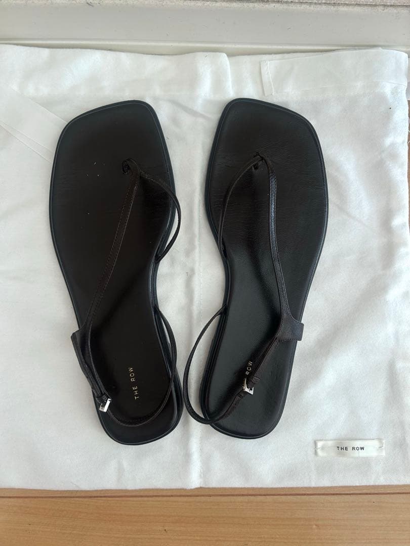 THE ROW コンスタンスフラットサンダル - メルカリ