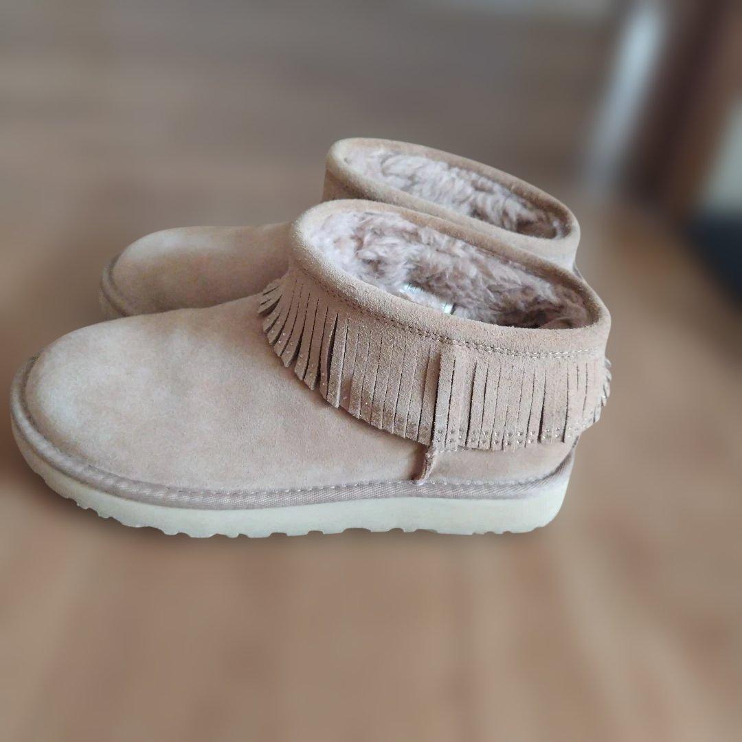 希少！美品！UGG☆ウルトラミニフリンジ/23㎝/ベージュ - メルカリ