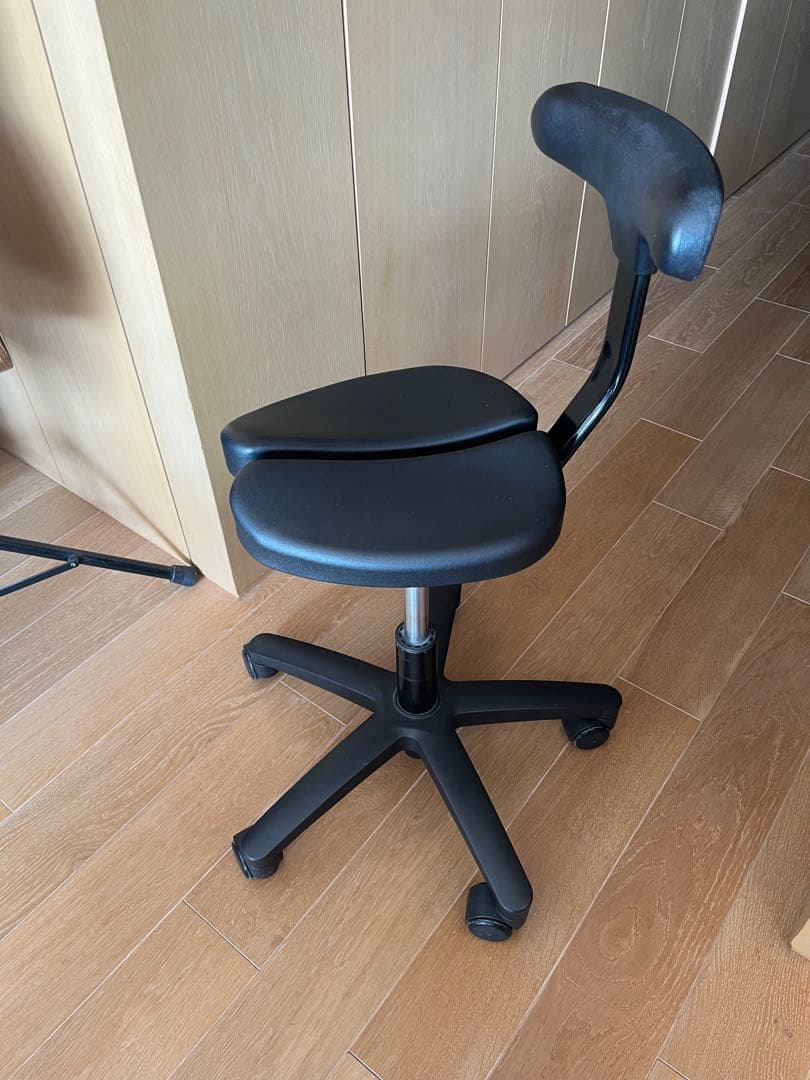 アーユルチェア(姿勢矯正チェア )ブラック ayur chair オフィスチェア 腰痛 姿勢矯正 椅子 チェアー 学習 姿勢が