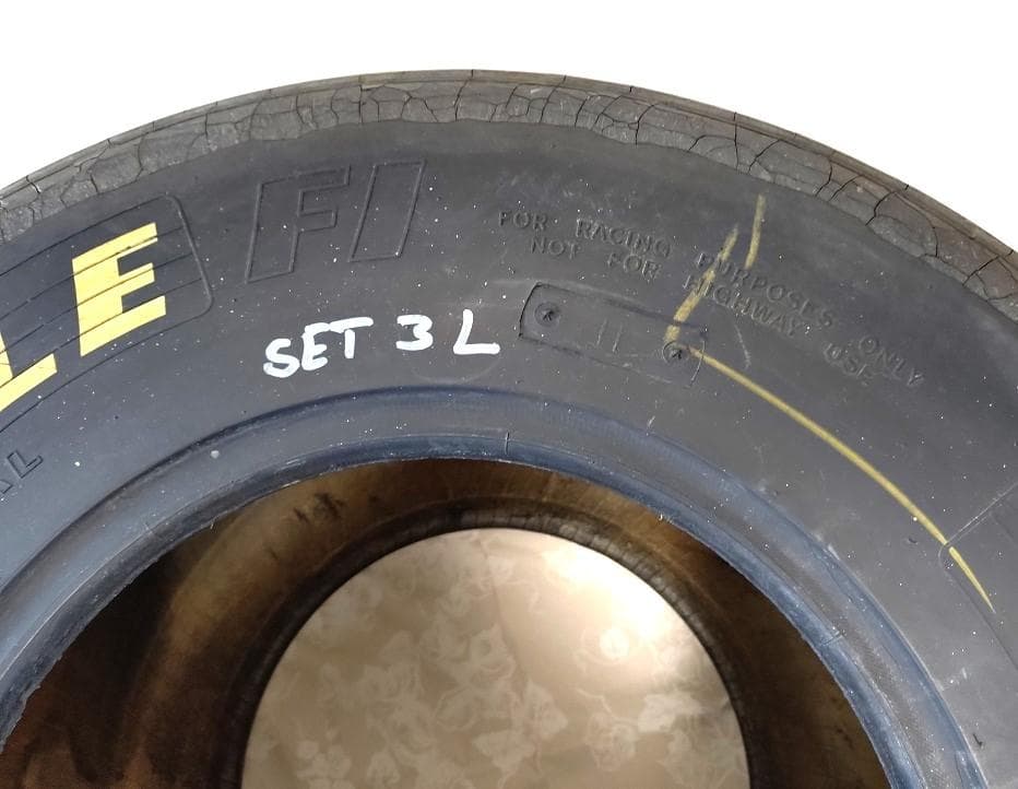F1使用タイヤ GOODYEAR EAGLE F1 テーブル 置物 希少品 - メルカリ