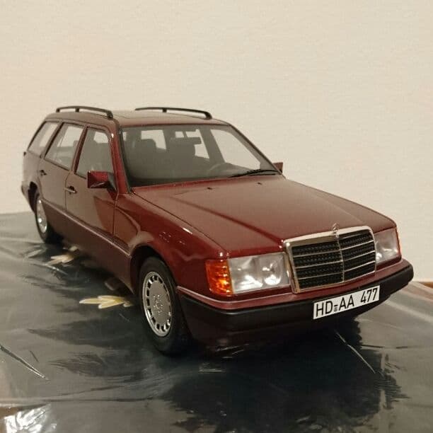 すんたんさん。専用メルセデス・ベンツ 1/18ミニカー w124ワゴン前期