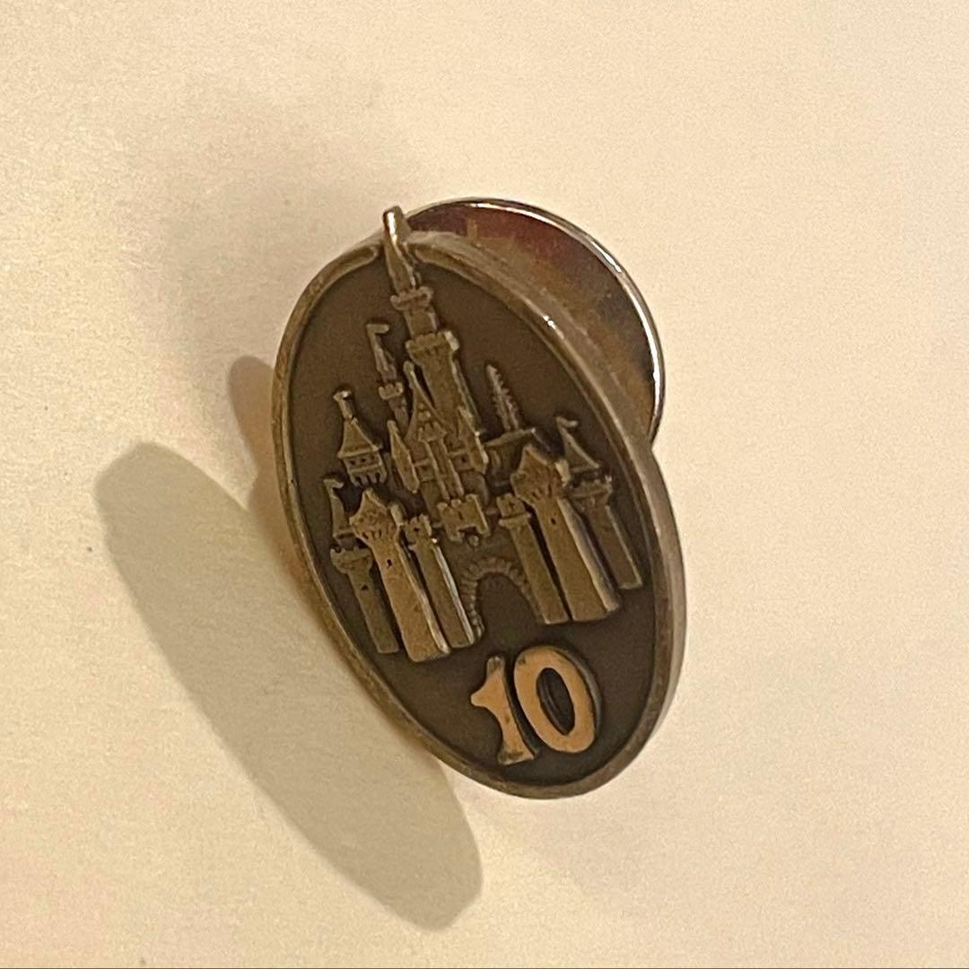 ディズニーキャスト 勤続10年 ピン m83010227855_1.jpg?1735462473