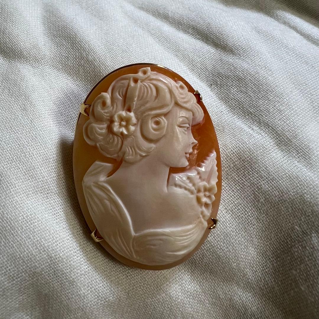 カメオブローチ 女性の横顔 - メルカリ