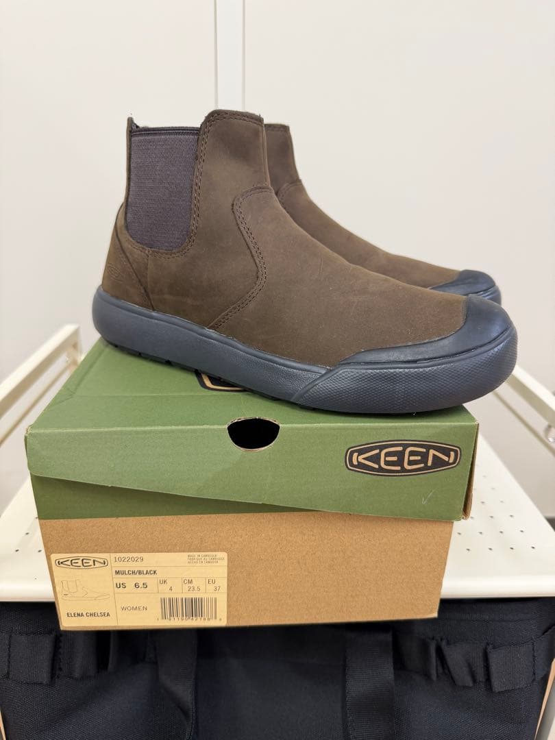 KEEN エレナチェルシー 23.5cm