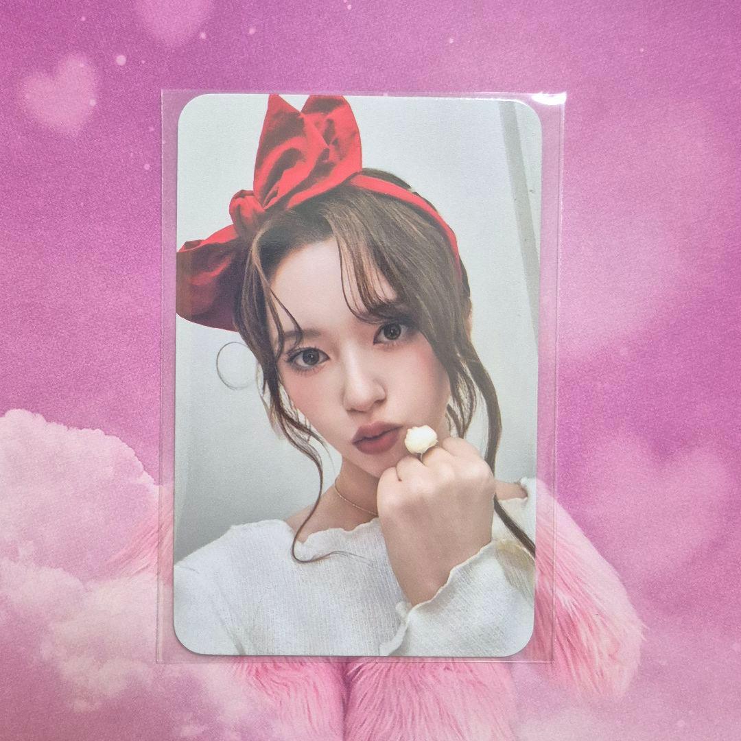 OneMall provides Mercari products: FIFTY FIFTY シャネル トレカ