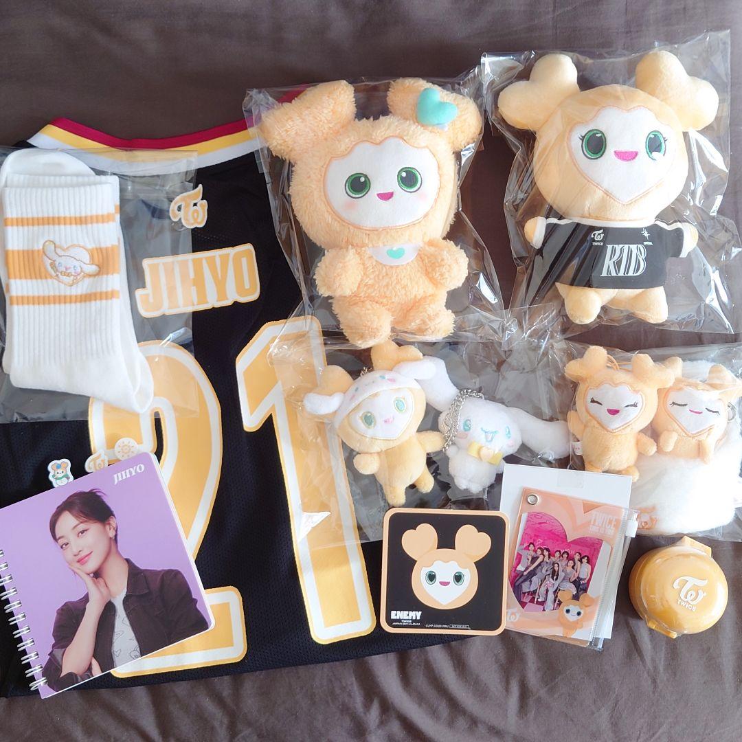 TWICE ジヒョ ジブリー GIGO ふわもこ ユニフォーム サンリオ - メルカリ