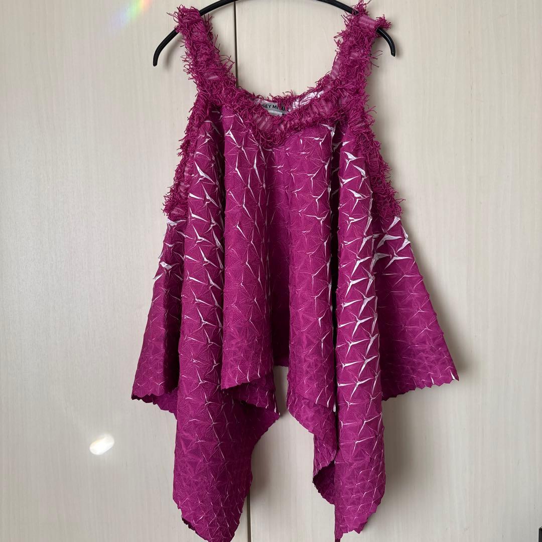 イッセミヤケ ピンクパープル フリル付きキャミソール