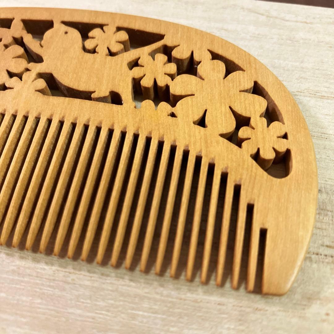 《新品同様》　つげ櫛 猫と花 さつまつげ　紅珊瑚　匠工芸　定価¥39,500