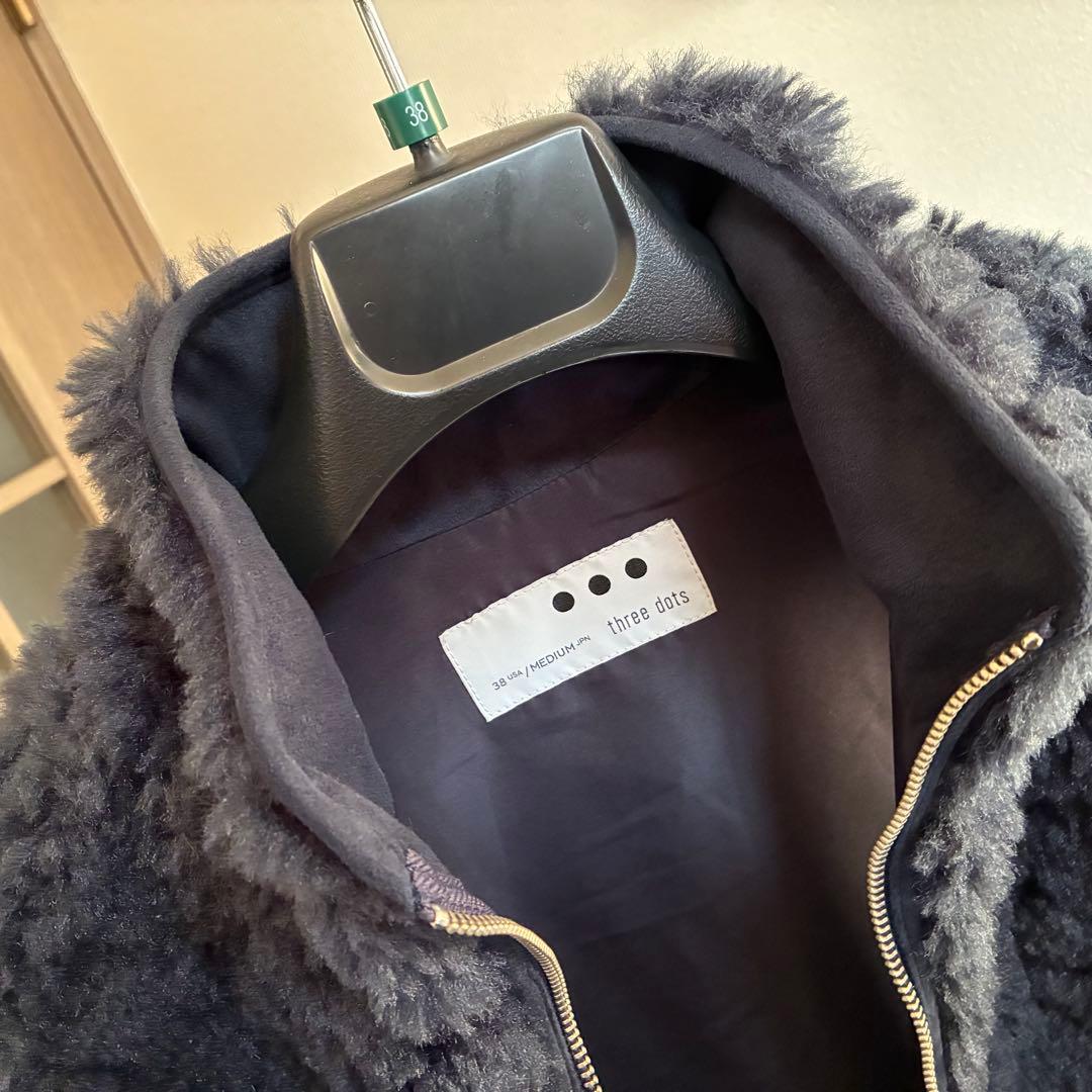 three dotsアップサイクル エコファー ジップベスト 定価4万円 - メルカリ