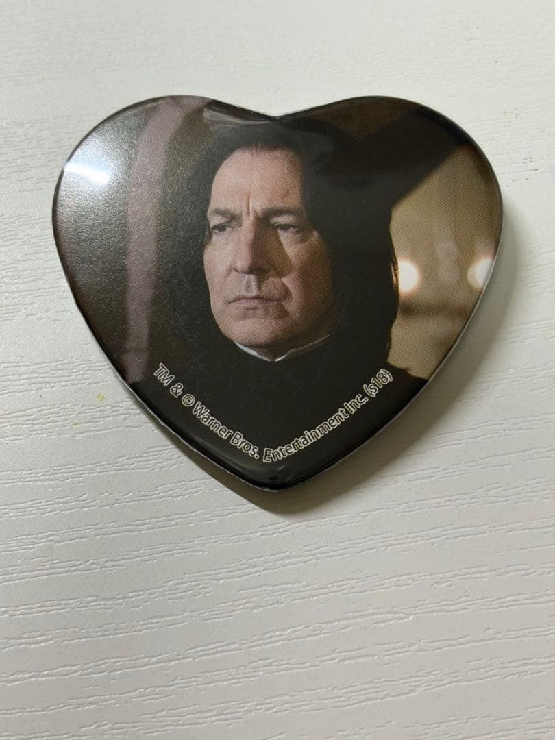 セブルス・スネイプ ハート型缶バッチ - メルカリ