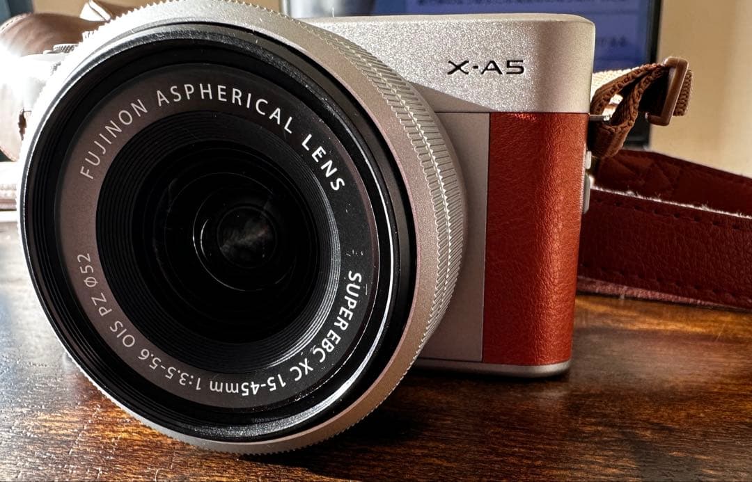 富士フィルム X-A5 ミラーレスカメラ レンズ付き Amazon | 富士フイルム(FUJIFILM) ミラーレス一眼カメラ X-A5レンズ