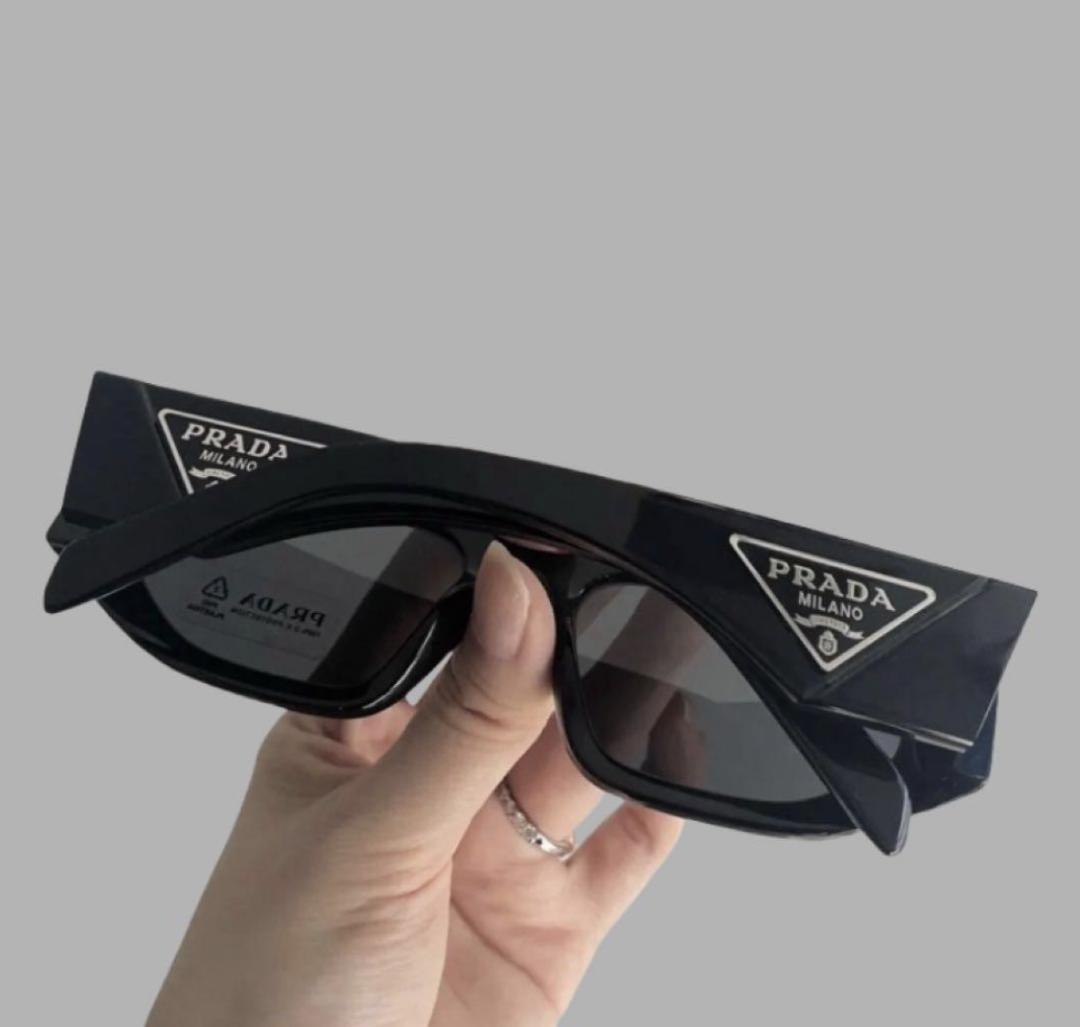 PRADA ブラック サングラス ケース付き - メルカリ
