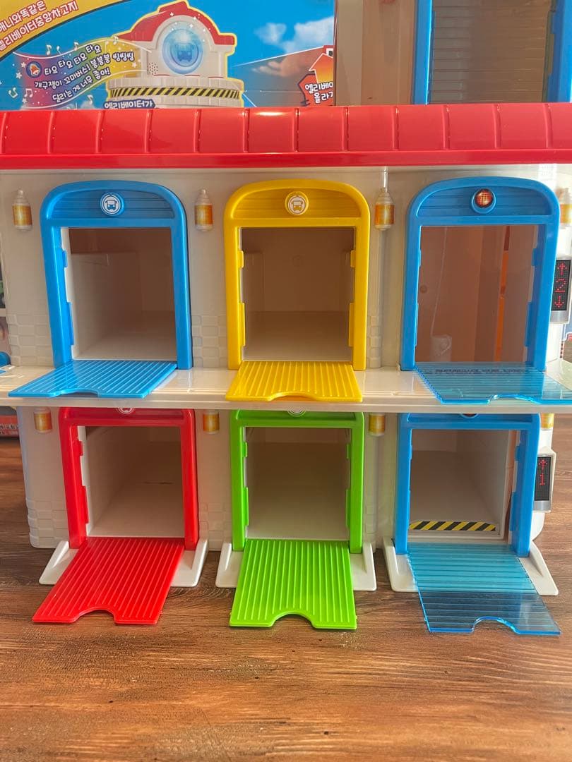 ちびっこバス タヨ エレベーターガレージ セット - メルカリ