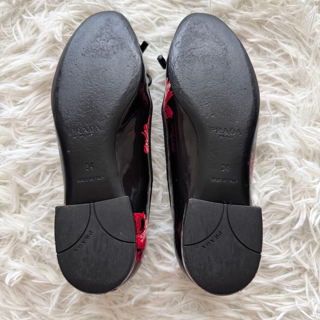 プラダ】パンプス エナメル リボン ゴールド金具 34 黒 赤 花柄 箱付