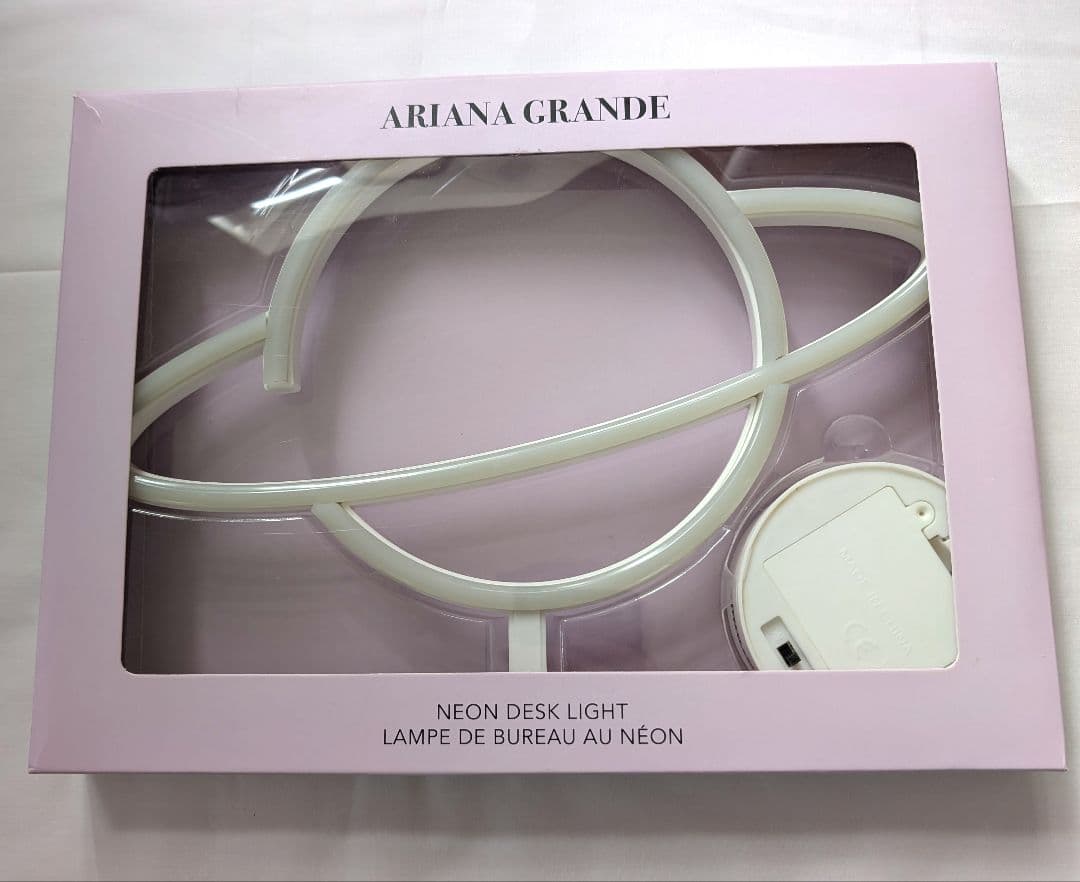 アリアナ・グランデ　非売品　ネオンデスクライト　ピンク ARIANA GRANDE NEON PINK DESK LAMP L/E BATTERY OPERATED LIGHT ~ New