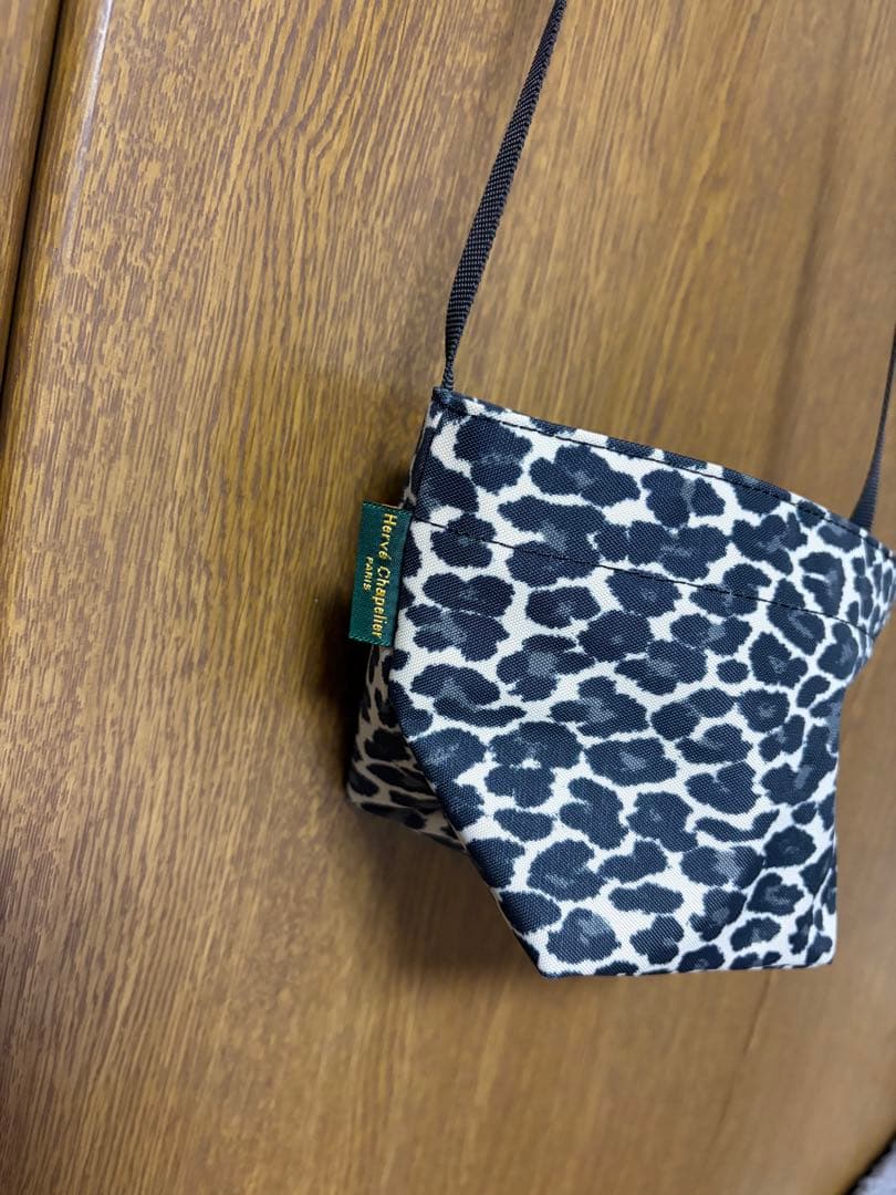 エルベシャプリエ ナイロン舟型ショルダーバッグXS パンサーブラン