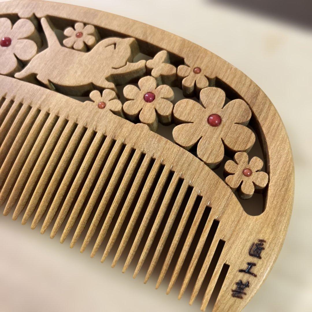 《定価¥39,500》 つげ櫛　透かし彫り　猫と花　とき櫛 さつまつげ　匠工芸