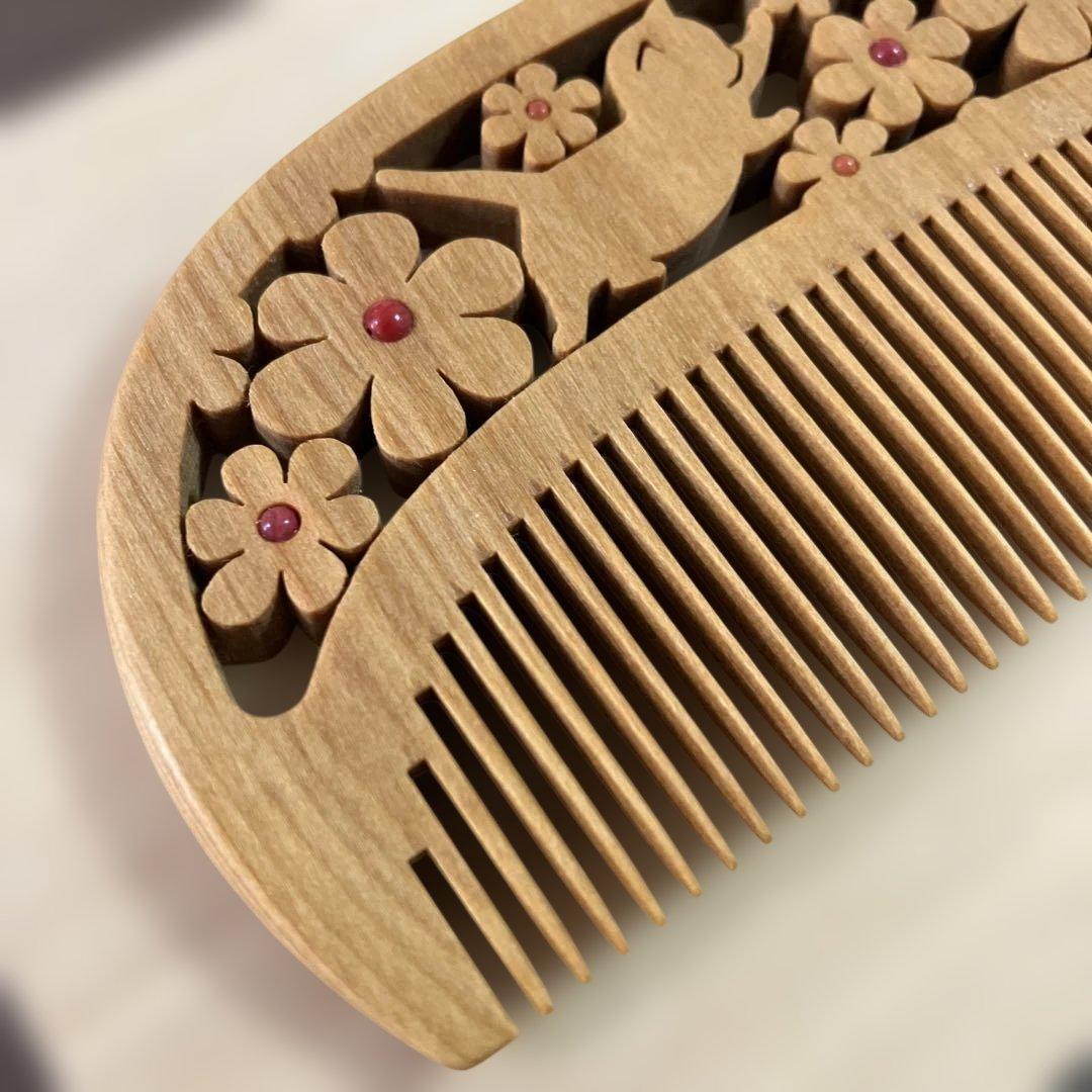 《定価¥39,500》 つげ櫛　透かし彫り　猫と花　とき櫛 さつまつげ　匠工芸