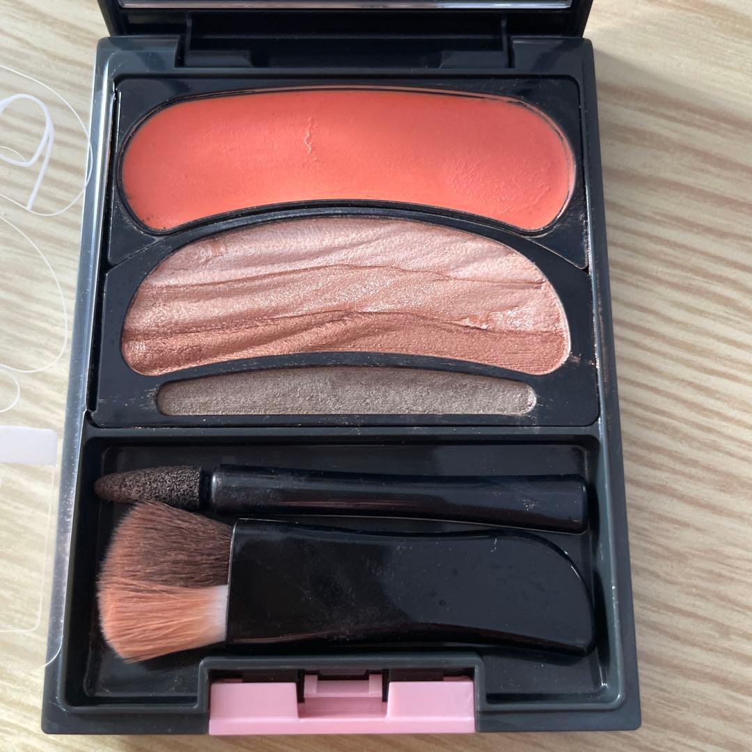 オーブアイシャドウN18、N16&チーク02、マキアージュスタイリング