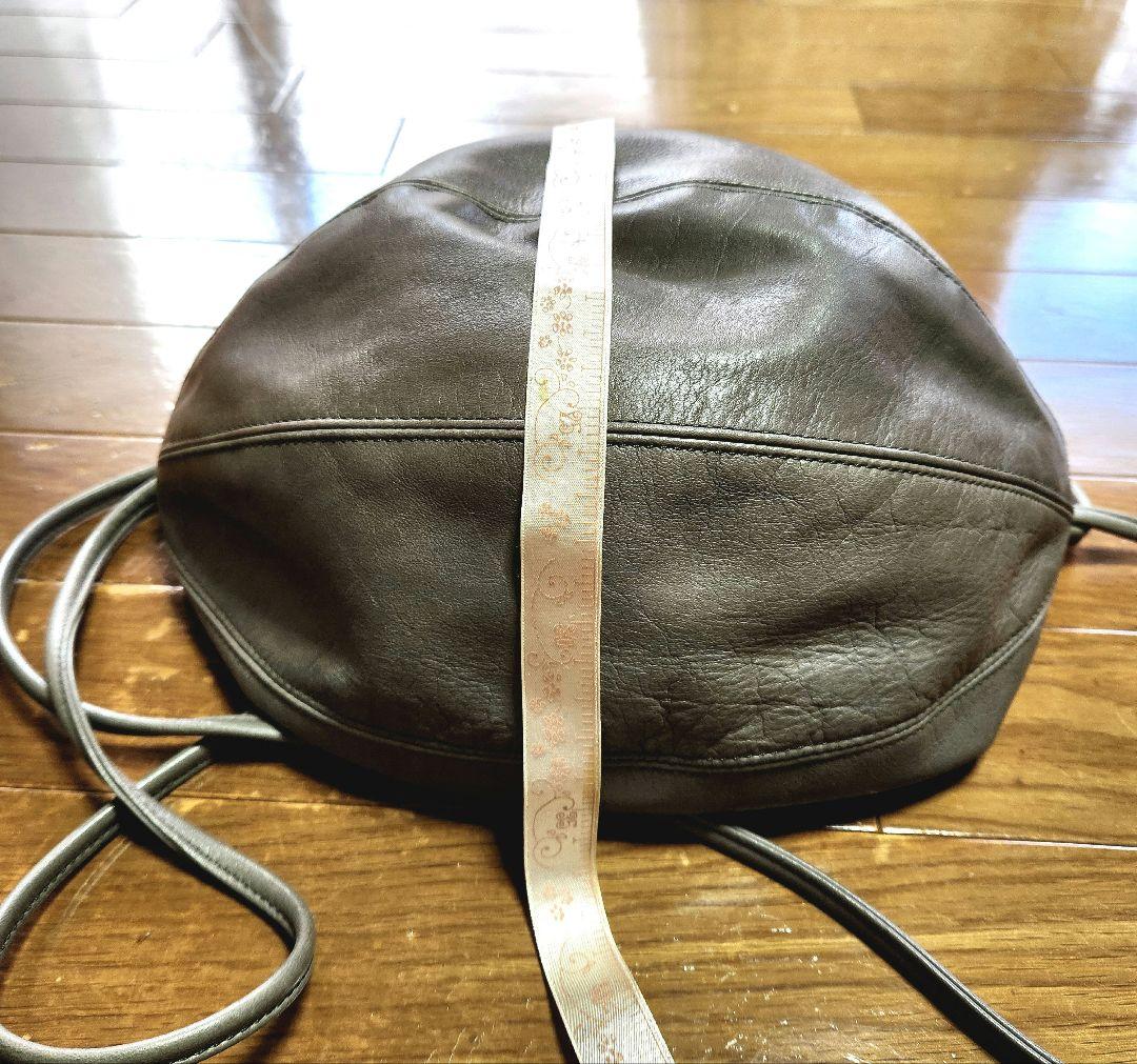 ヨーガンレール ラグビーボールショルダーバッグ グレージュ - メルカリ