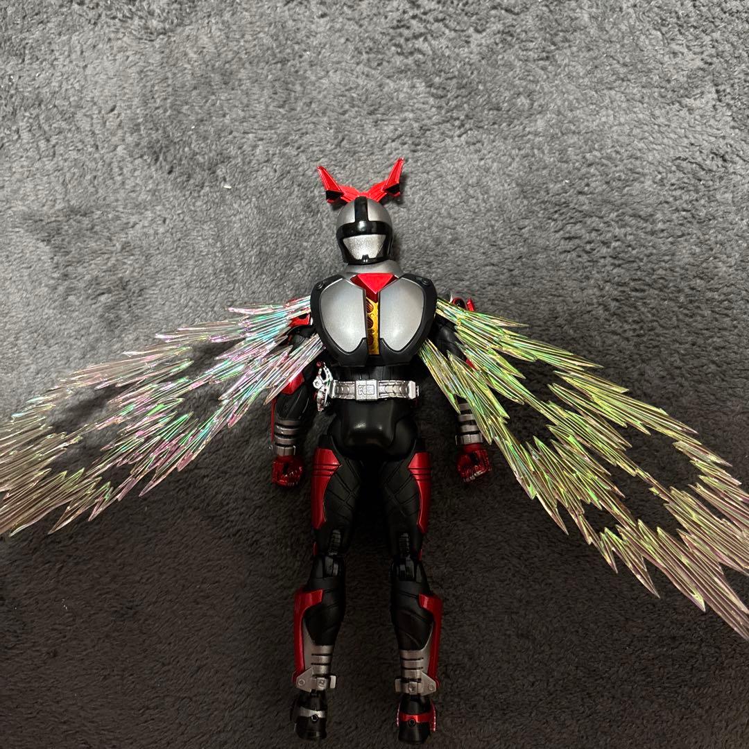 S.H.Figuarts 仮面ライダーカブト ハイパーフォーム 真骨彫製法