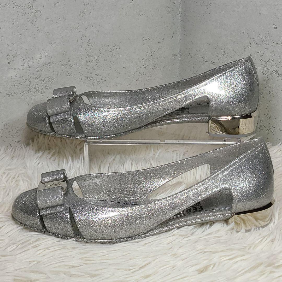 Ferragamo】ヴァラ ラバーフラットシューズ レインパンプス
