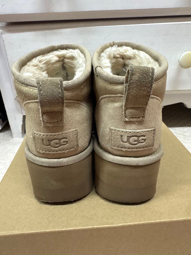 UGG 厚底ムートンブーツ　23.0cm