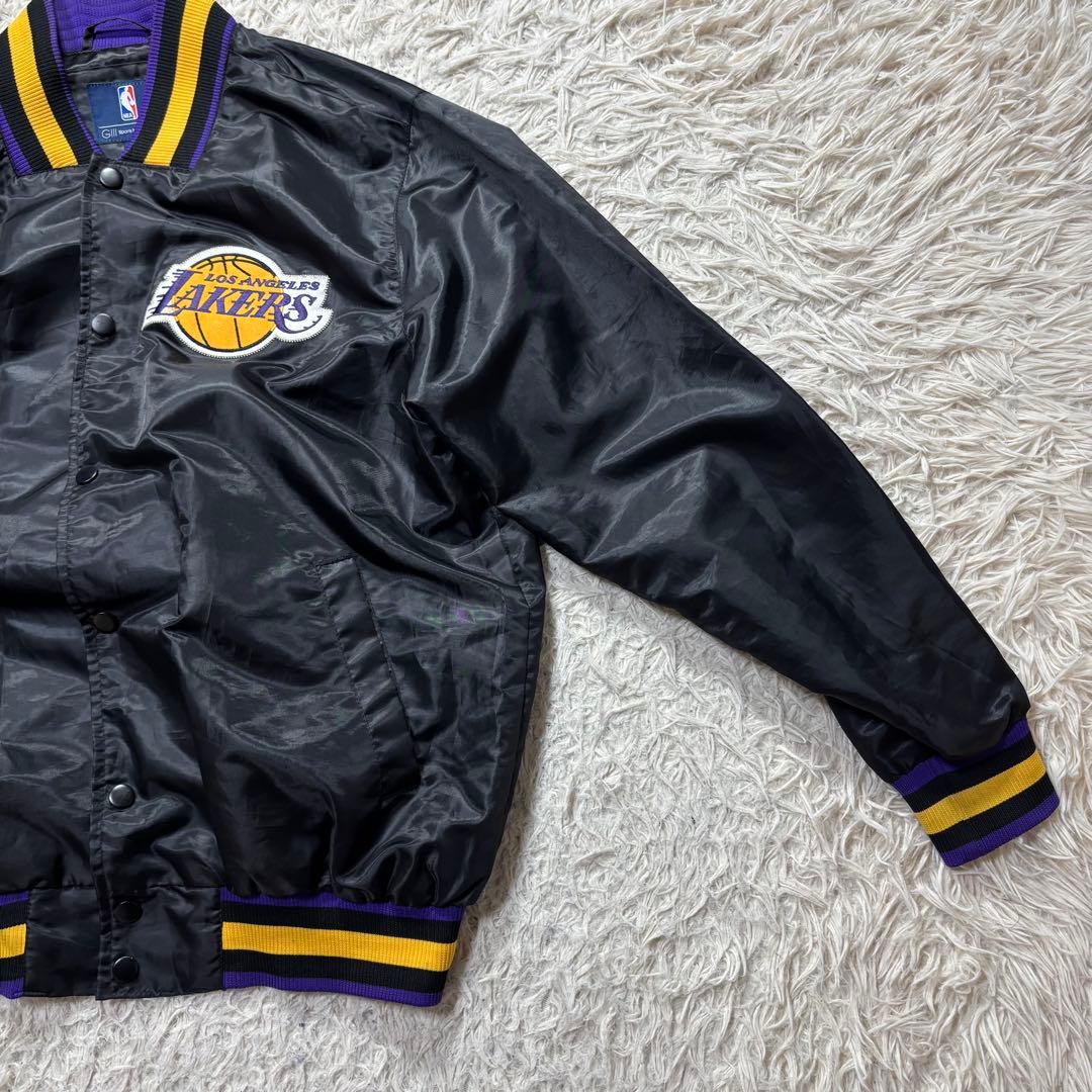 み様 NBA G-III LAKERS レイカーズ スタジャン デカロゴ 黒 L - メルカリ