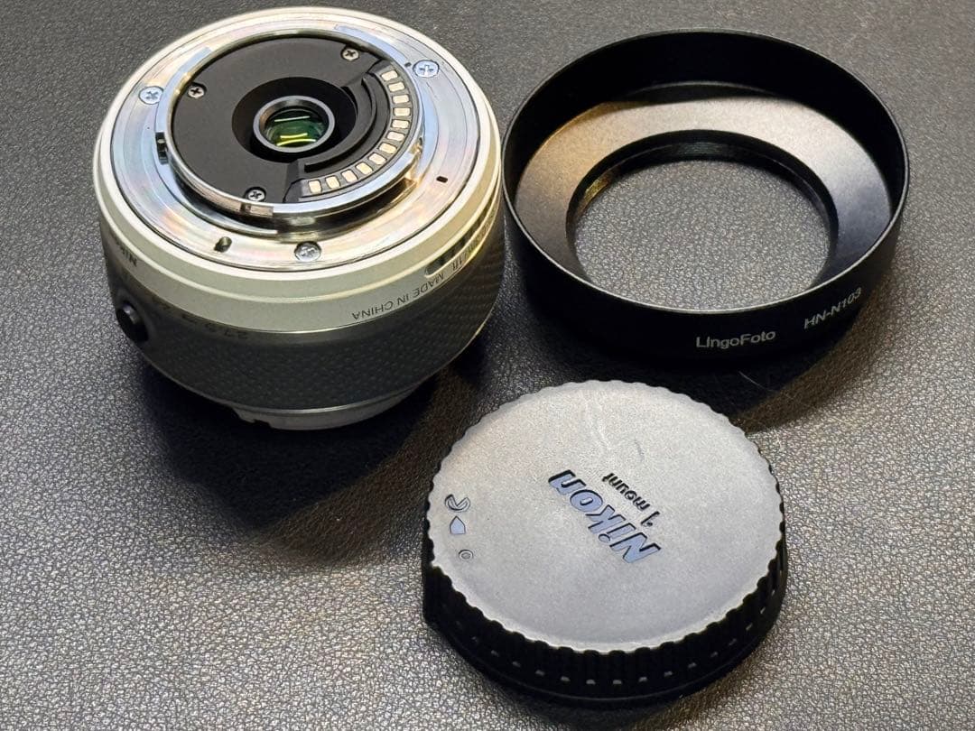 1 NIKKOR 11-27.5mm f/3.5-5.6 白 互換品フード付き