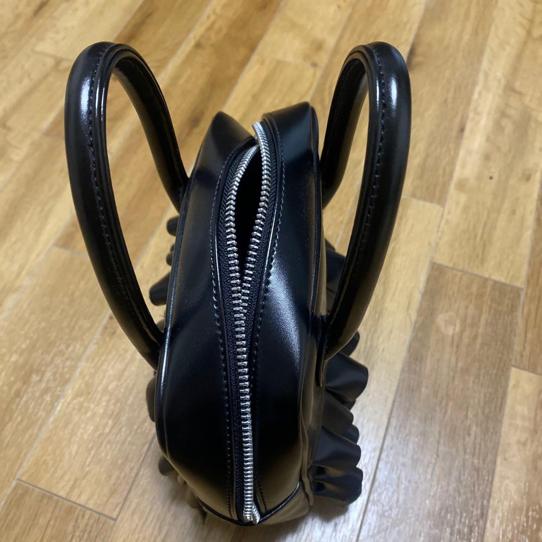 美品 フリル付きブラックハンドバッグ コムデギャルソンガール - メルカリ