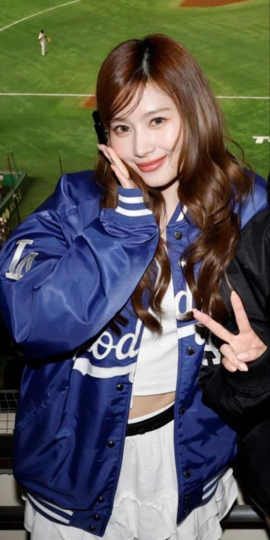 完売品】ワンオクTAKA、TWICE SANA着用 ドジャース スタジャン - メルカリ