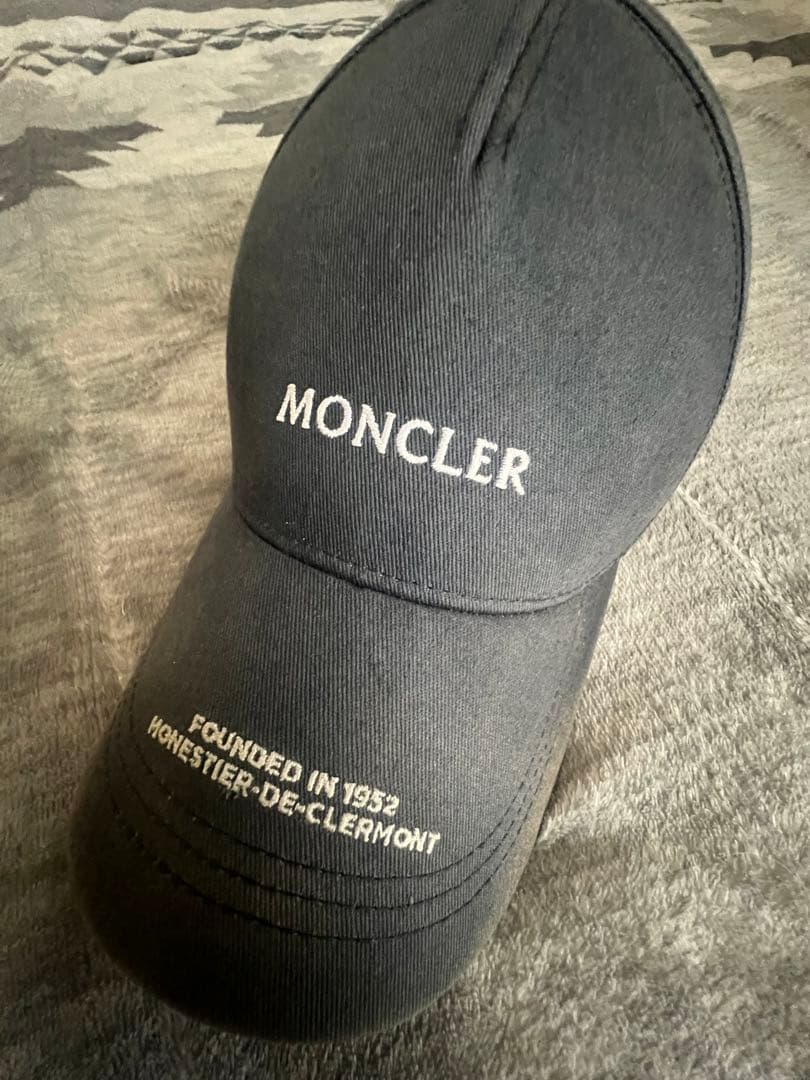 MONCLER ダークグレー キャップ Moncler Logo Cap - Men – myCompañero