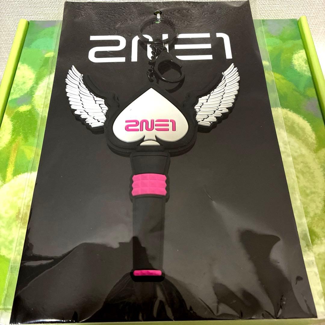 新品】2NE1 ラバーキーホルダー ペンライトデザイン - メルカリ