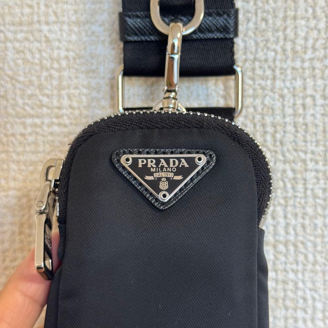 ずんだ餅様専用PRADA Re-Edition 2005 Re-Nylon - メルカリ