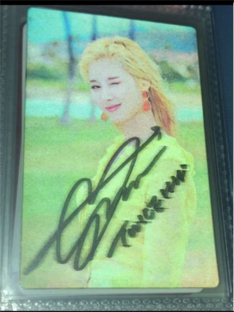 TWICE サナ　サイン　直筆　トレカ　激レア twice サナ 直筆サイン入り公式トレカ！ - メルカリ