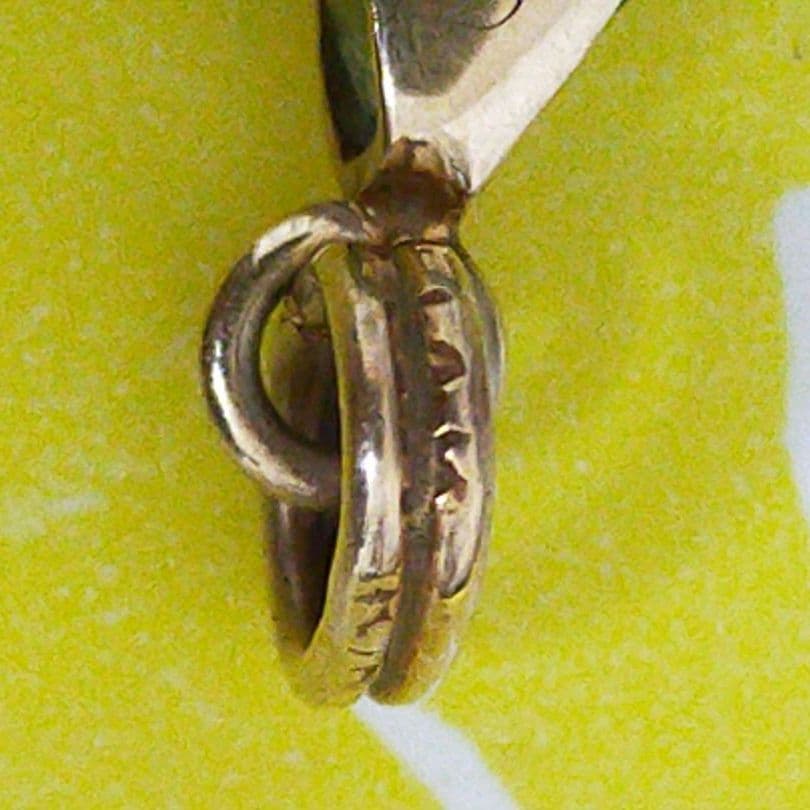 14K 刻印 翡翠？玉石？ 緑色のジェイドドロップ型ペンダント