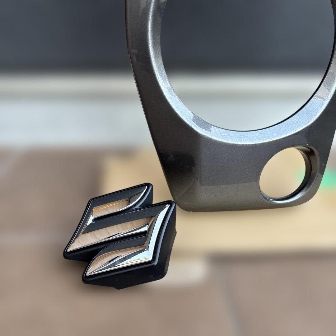 JC74W ジムニーノマド 純正フロントグリル 新車外し マークレス - メルカリ