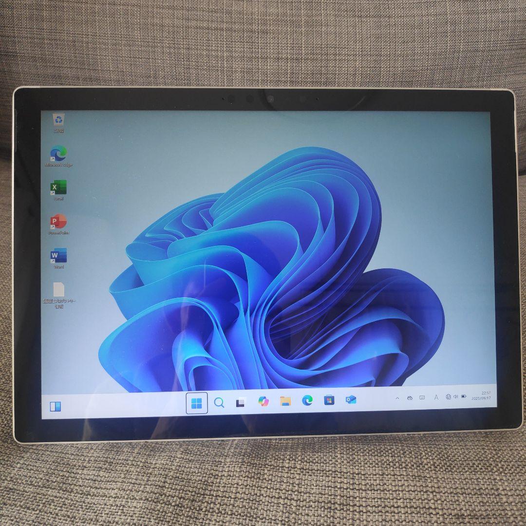 《Surface Pro7》Core i5／メモリ8GB／SSD256GB