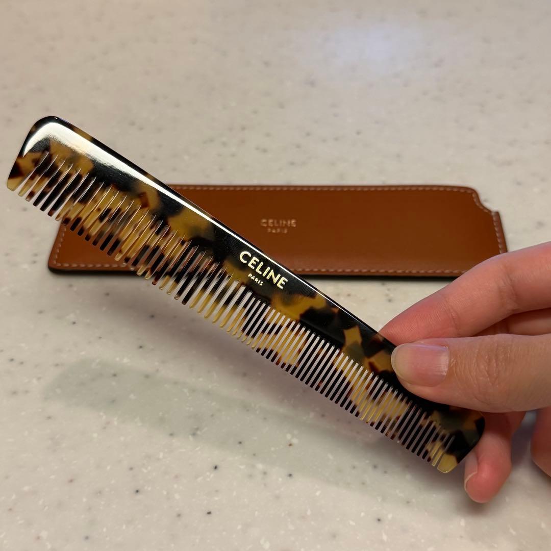 【新品・未使用】ケース付きヘアコーム/ナチュラルカーフスキン タン 2026年最新】CELINE ヘアブラシ・コームの人気アイテム - メルカリ