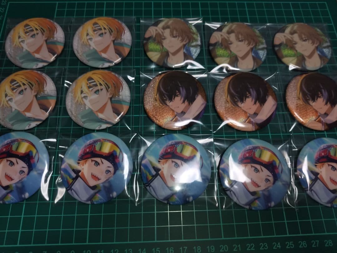 バラ売り️⭕️】18TRIP エイトリ おもライ ぱしゃこれ 缶バッジ AGF