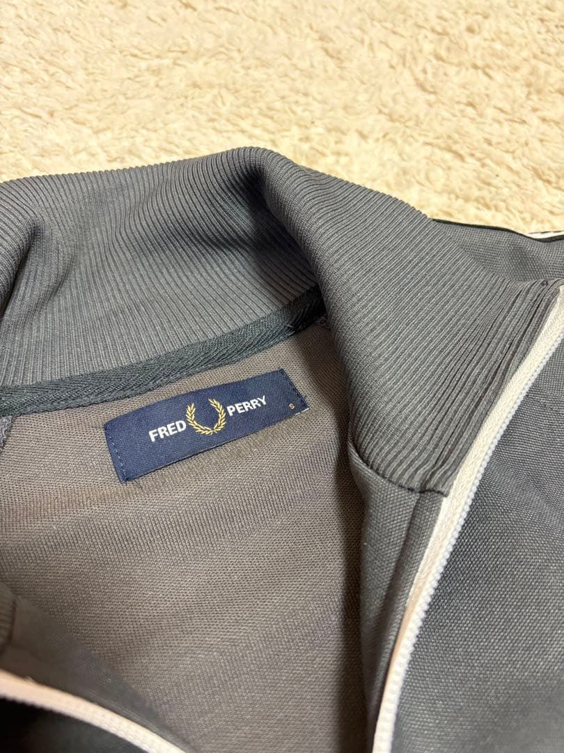 チヤたんさん専用】FRED PERRY トラックジャケット グレー s - メルカリ